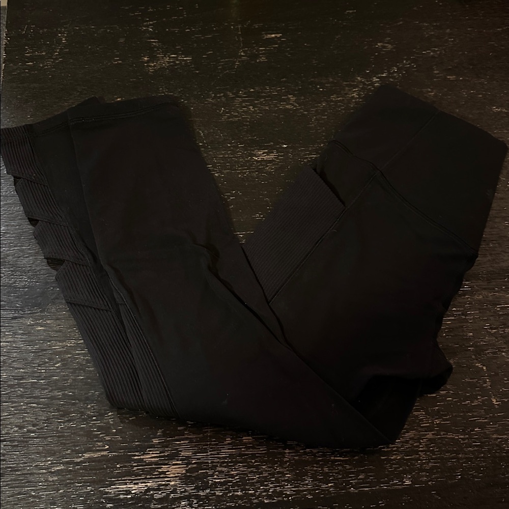 Athleta Black Salutation Stash Pocket Leggings small
